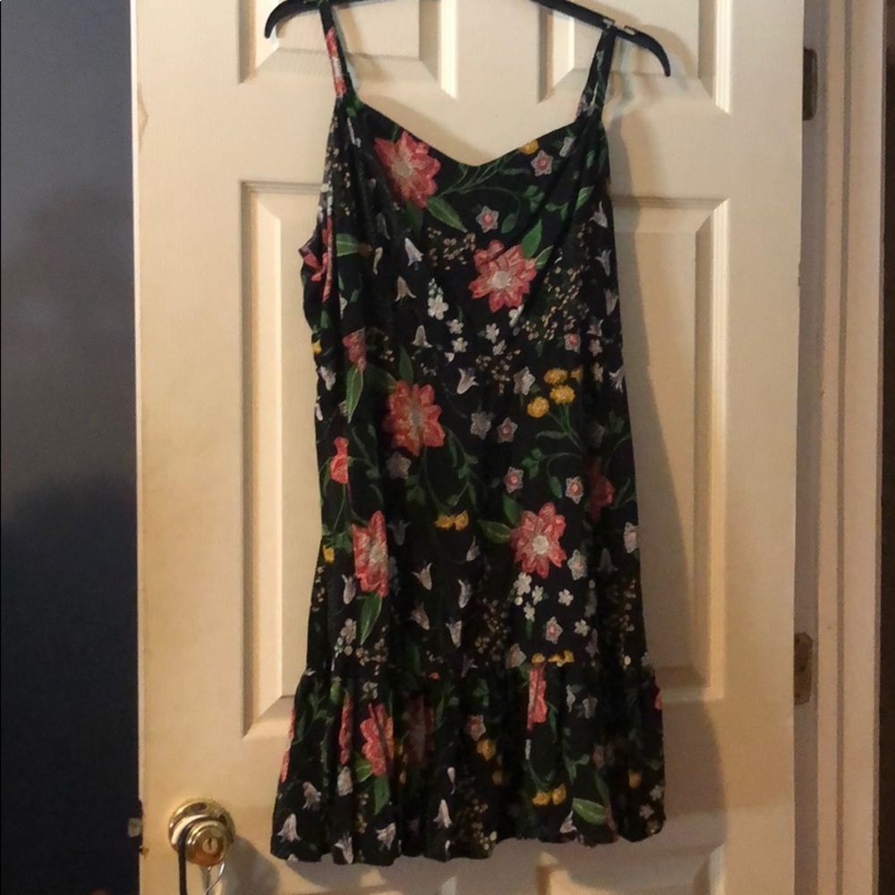 Adorable black floral dress!